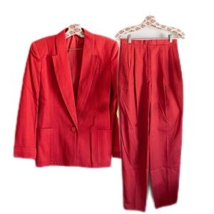 VINTAGE Tahari Two Piece Suit Set
